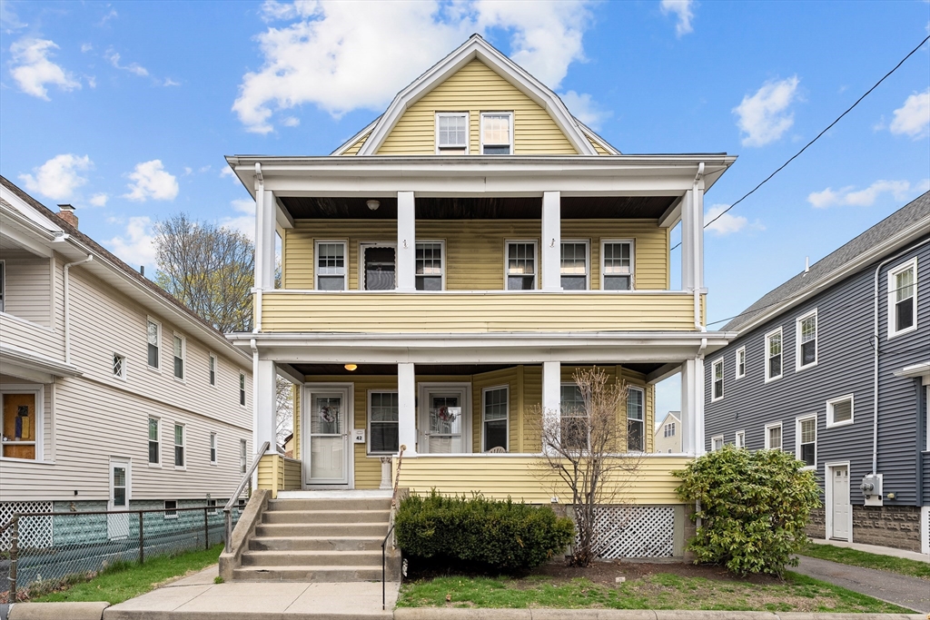 42-44 Burnside St, Medford, Massachusetts, 5 Bedrooms Bedrooms, 12 Rooms Rooms,2 BathroomsBathrooms,Residential Income,For Sale,Burnside St,73506541