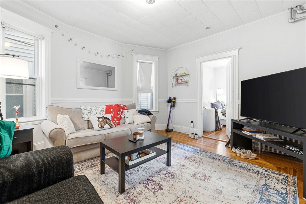 225 L St, Boston, Massachusetts, 4 Bedrooms Bedrooms, 6 Rooms Rooms,2 BathroomsBathrooms,Residential Lease,For Rent,L St,73515968