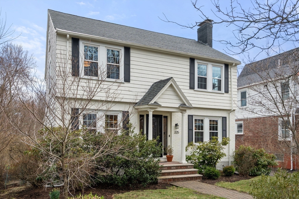 325 Parker Street, Newton, Massachusetts, 3 Bedrooms Bedrooms, 10 Rooms Rooms,2.5 BathroomsBathrooms,Residential,For Sale,Parker Street,73497467