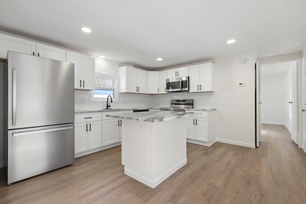23 Colvin St, Attleboro, Massachusetts, 2 Bedrooms Bedrooms, 5 Rooms Rooms,2 BathroomsBathrooms,Residential,For Sale,Colvin St,73506907