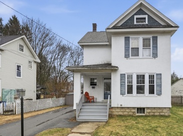 18 E Cleveland St, Greenfield, Massachusetts, 3 Bedrooms Bedrooms, 7 Rooms Rooms,1 BathroomBathrooms,Residential,For Sale,E Cleveland St,73494758