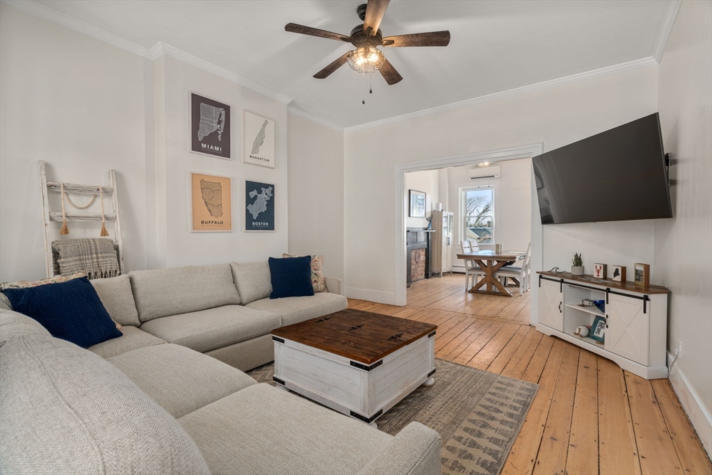 96 Baldwin St, Boston, Massachusetts, 2 Bedrooms Bedrooms, 4 Rooms Rooms,1.5 BathroomsBathrooms,Residential,For Sale,Baldwin St,73491794
