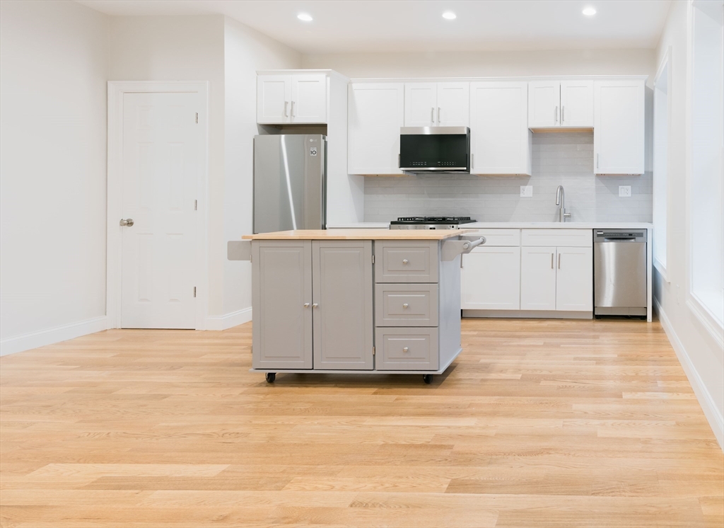 217 W 9th, Boston, Massachusetts, 1 Bedroom Bedrooms, 2 Rooms Rooms,1 BathroomBathrooms,Residential,For Sale,W 9th,73494259