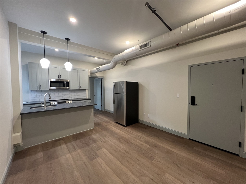 160 Seabury St, Fall River, Massachusetts, 2 Bedrooms Bedrooms, 5 Rooms Rooms,1 BathroomBathrooms,Residential Lease,For Rent,Seabury St,73458790