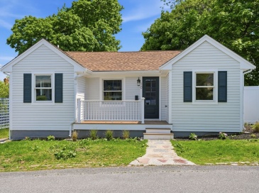 10 Mayflower Ave, Hull, Massachusetts, 3 Bedrooms Bedrooms, 6 Rooms Rooms,1 BathroomBathrooms,Residential Lease,For Rent,Mayflower Ave,73522046