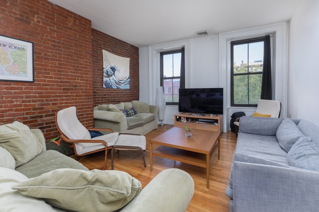 1662 Washington, Boston, Massachusetts, 3 Bedrooms Bedrooms, 5 Rooms Rooms,1 BathroomBathrooms,Residential Lease,For Rent,Washington,73527521