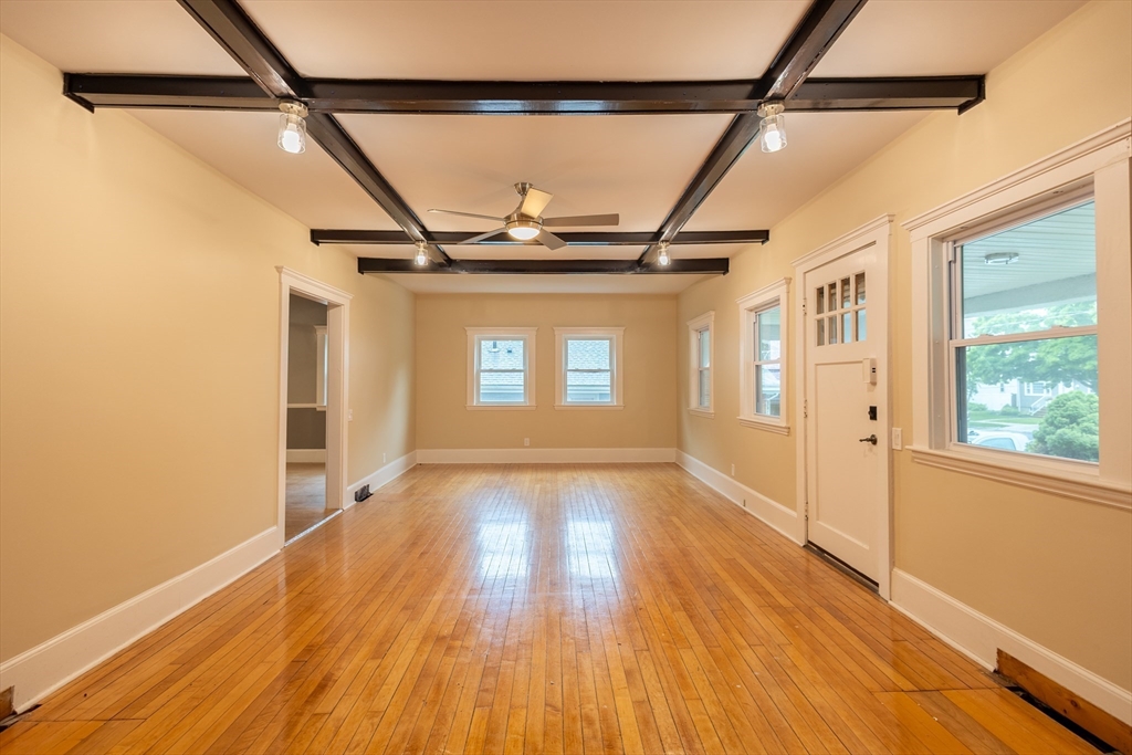 27 Margin Street, Peabody, Massachusetts, 2 Bedrooms Bedrooms, 6 Rooms Rooms,1 BathroomBathrooms,Residential Lease,For Rent,Margin Street,73527536