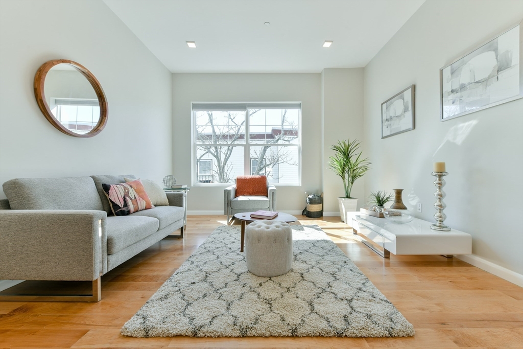 87 Parker St, Chelsea, Massachusetts, 2 Bedrooms Bedrooms, 4 Rooms Rooms,2 BathroomsBathrooms,Residential,For Sale,Parker St,73527535