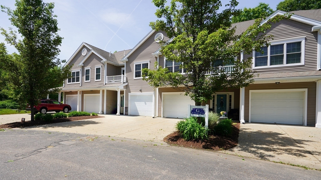 631 East Street, Mansfield, Massachusetts, 2 Bedrooms Bedrooms, 5 Rooms Rooms,2 BathroomsBathrooms,Residential,For Sale,East Street,73527558