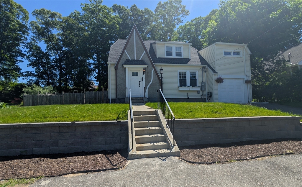 13 Marilyn Drive, Auburn, Massachusetts, 3 Bedrooms Bedrooms, 7 Rooms Rooms,2 BathroomsBathrooms,Residential,For Sale,Marilyn Drive,73517472