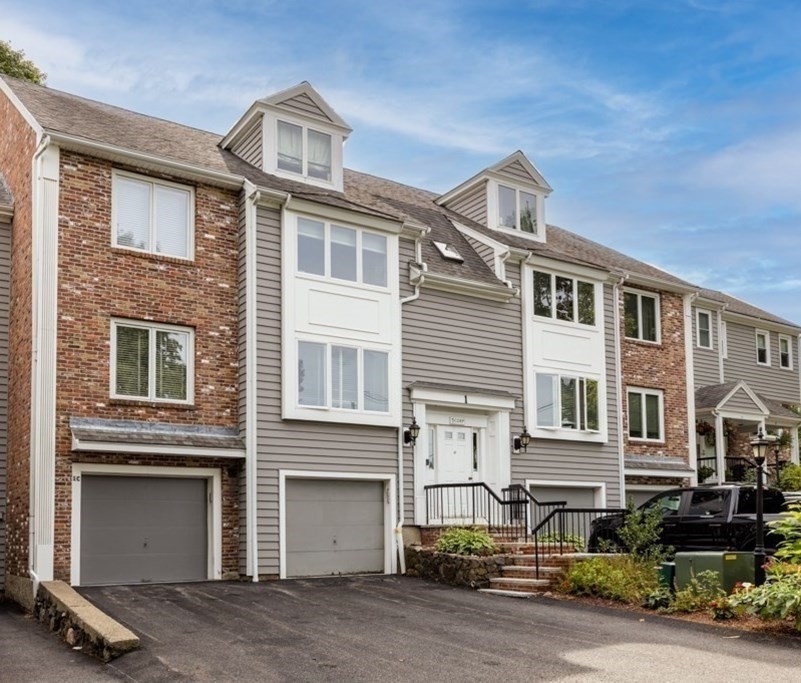 84 Walpole St, Canton, Massachusetts, 2 Bedrooms Bedrooms, 5 Rooms Rooms,2 BathroomsBathrooms,Residential,For Sale,Walpole St,73527560