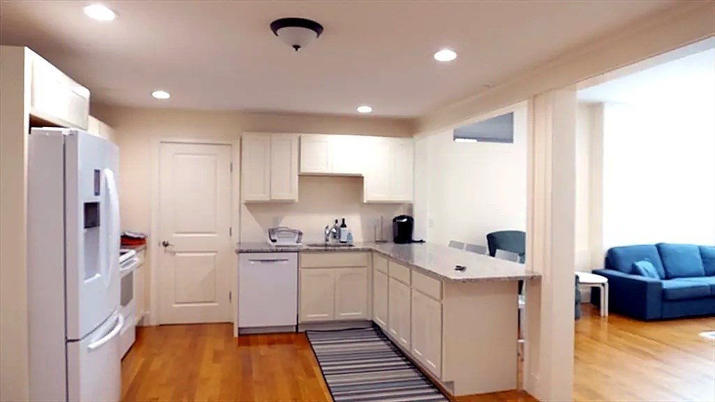 40 Naples, Brookline, Massachusetts, 2 Bedrooms Bedrooms, 6 Rooms Rooms,2 BathroomsBathrooms,Residential Lease,For Rent,Naples,73527562