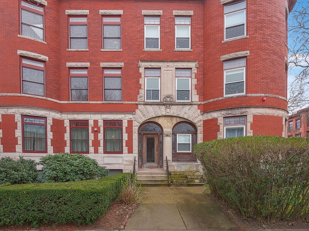 1871 Beacon St, Brookline, Massachusetts, 3 Bedrooms Bedrooms, 5 Rooms Rooms,1 BathroomBathrooms,Residential Lease,For Rent,Beacon St,73527726