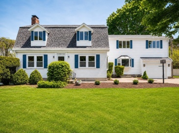 8 Atlantic Rd, Gloucester, Massachusetts, 4 Bedrooms Bedrooms, 8 Rooms Rooms,2.5 BathroomsBathrooms,Residential,For Sale,Atlantic Rd,73527694