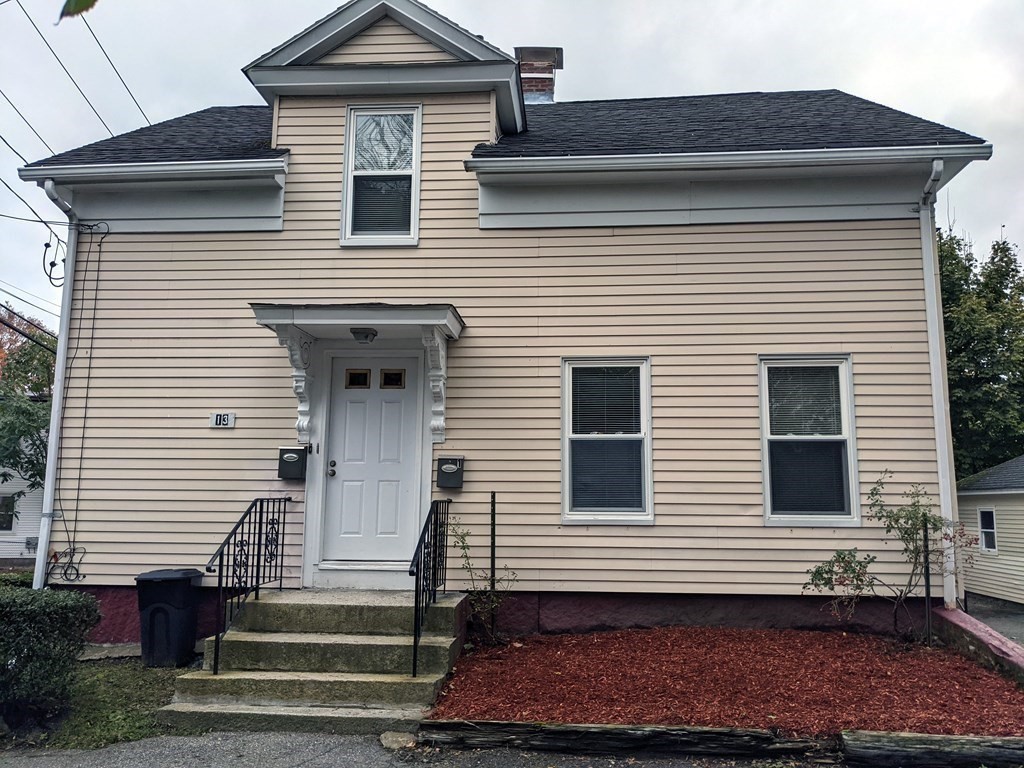 13 Spring St, Milford, Massachusetts, 4 Bedrooms Bedrooms, 8 Rooms Rooms,3.5 BathroomsBathrooms,Residential Income,For Sale,Spring St,73517672