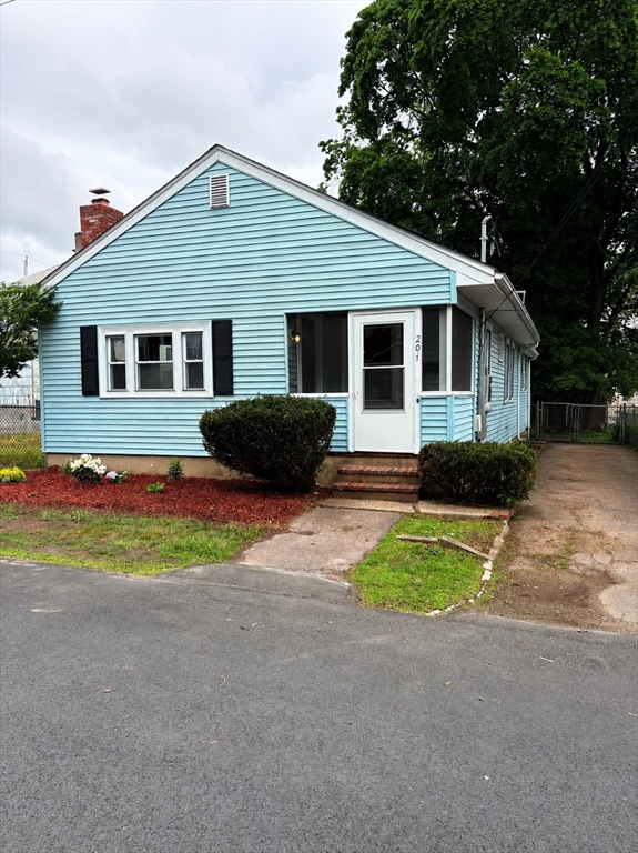 201 Florence St, Brockton, Massachusetts, 3 Bedrooms Bedrooms, 6 Rooms Rooms,2 BathroomsBathrooms,Residential,For Sale,Florence St,73527801