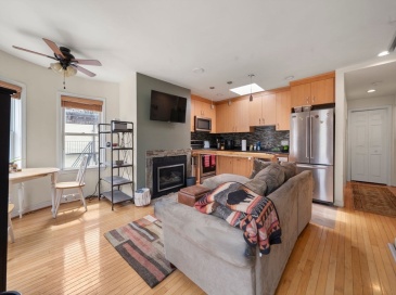 239 Dorchester St, Boston, Massachusetts, 2 Bedrooms Bedrooms, 4 Rooms Rooms,1 BathroomBathrooms,Residential,For Sale,Dorchester St,73527710