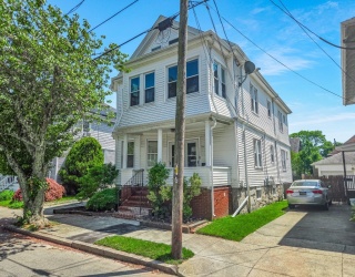 382-384 West Clinton St, New Bedford, Massachusetts, 4 Bedrooms Bedrooms, 13 Rooms Rooms,2 BathroomsBathrooms,Residential Income,For Sale,West Clinton St,73527817