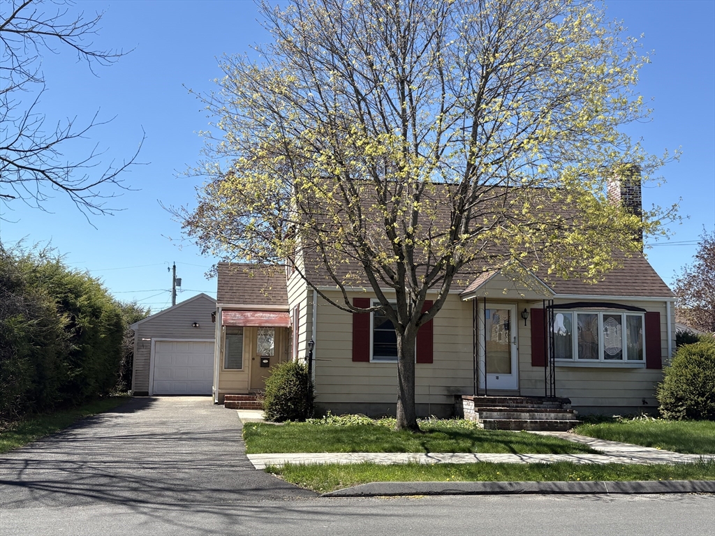 18 Cambridge Street, Ludlow, Massachusetts, 4 Bedrooms Bedrooms, 6 Rooms Rooms,2 BathroomsBathrooms,Residential,For Sale,Cambridge Street,73508135