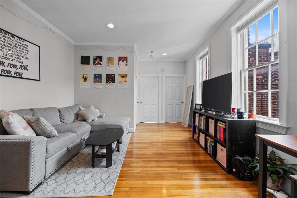 60 Myrtle Street, Boston, Massachusetts, 2 Bedrooms Bedrooms, 4 Rooms Rooms,1 BathroomBathrooms,Residential Lease,For Rent,Myrtle Street,73521242