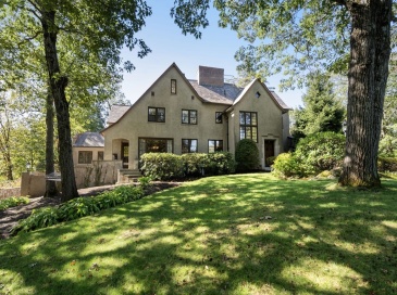 44 Bradford Rd, Wellesley, Massachusetts, 5 Bedrooms Bedrooms, 11 Rooms Rooms,5.5 BathroomsBathrooms,Residential,For Sale,Bradford Rd,73482717