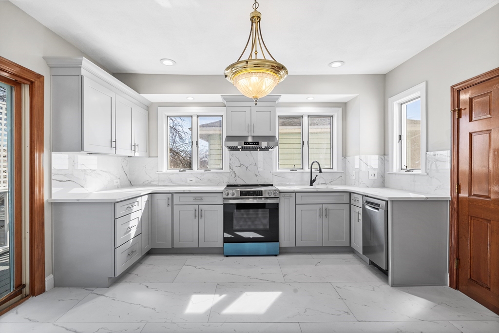 1 Oak Grove Court, Malden, Massachusetts, 4 Bedrooms Bedrooms, 6 Rooms Rooms,2 BathroomsBathrooms,Residential Lease,For Rent,Oak Grove Court,73527832