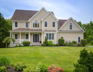 52 Kensington Ct, Swansea, Massachusetts, 3 Bedrooms Bedrooms, 11 Rooms Rooms,3 BathroomsBathrooms,Residential,For Sale,Kensington Ct,73527841