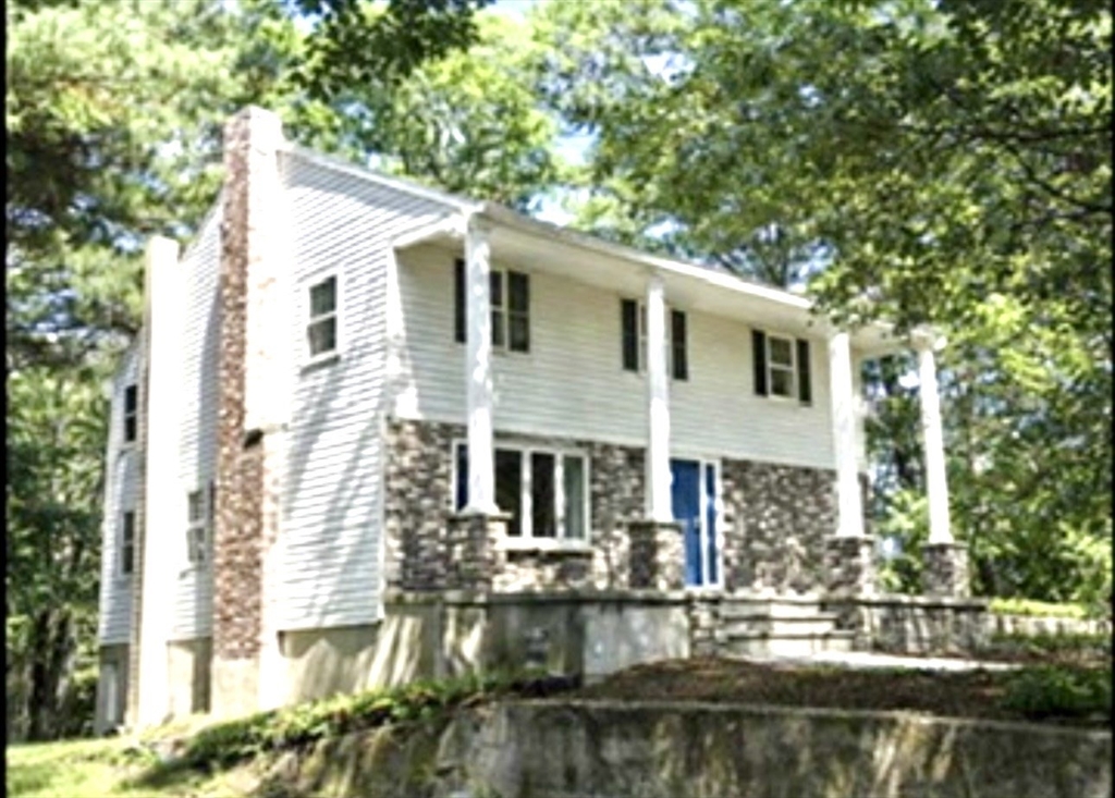 5 Spring Road, Middleton, Massachusetts, 4 Bedrooms Bedrooms, 9 Rooms Rooms,2.5 BathroomsBathrooms,Residential,For Sale,Spring Road,73527888