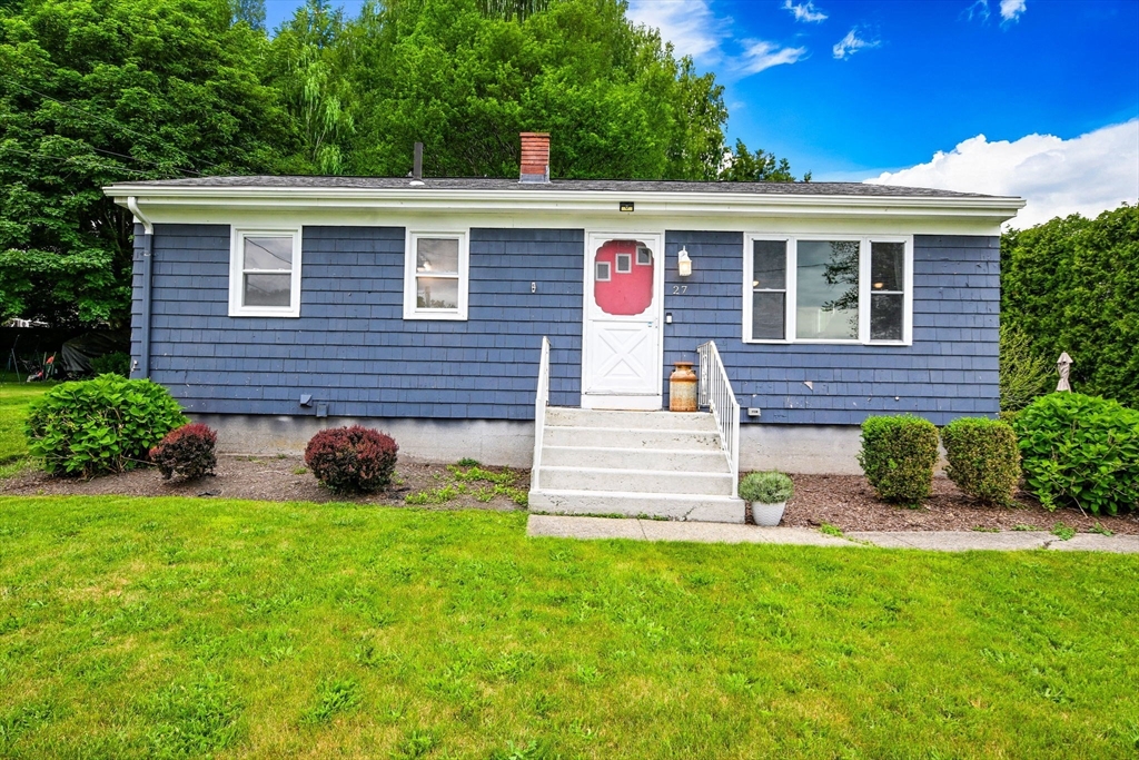 27 Alan Ave, Portsmouth, Rhode Island, 3 Bedrooms Bedrooms, 5 Rooms Rooms,1 BathroomBathrooms,Residential,For Sale,Alan Ave,73527955
