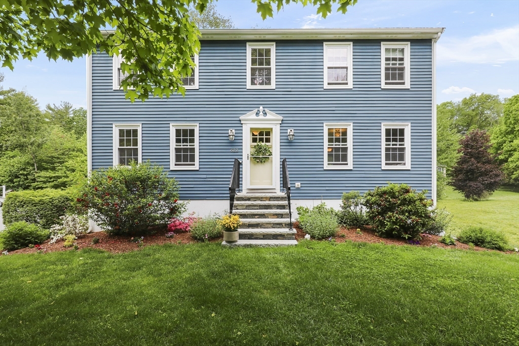 622 Lisa, Franklin, Massachusetts, 3 Bedrooms Bedrooms, 7 Rooms Rooms,2.5 BathroomsBathrooms,Residential,For Sale,Lisa,73526996