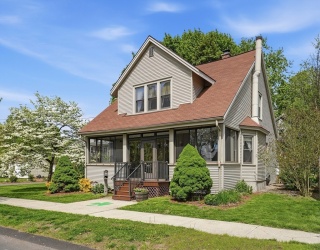 21 Elmwood Avenue, West Springfield, Massachusetts, 3 Bedrooms Bedrooms, 7 Rooms Rooms,2 BathroomsBathrooms,Residential,For Sale,Elmwood Avenue,73518984