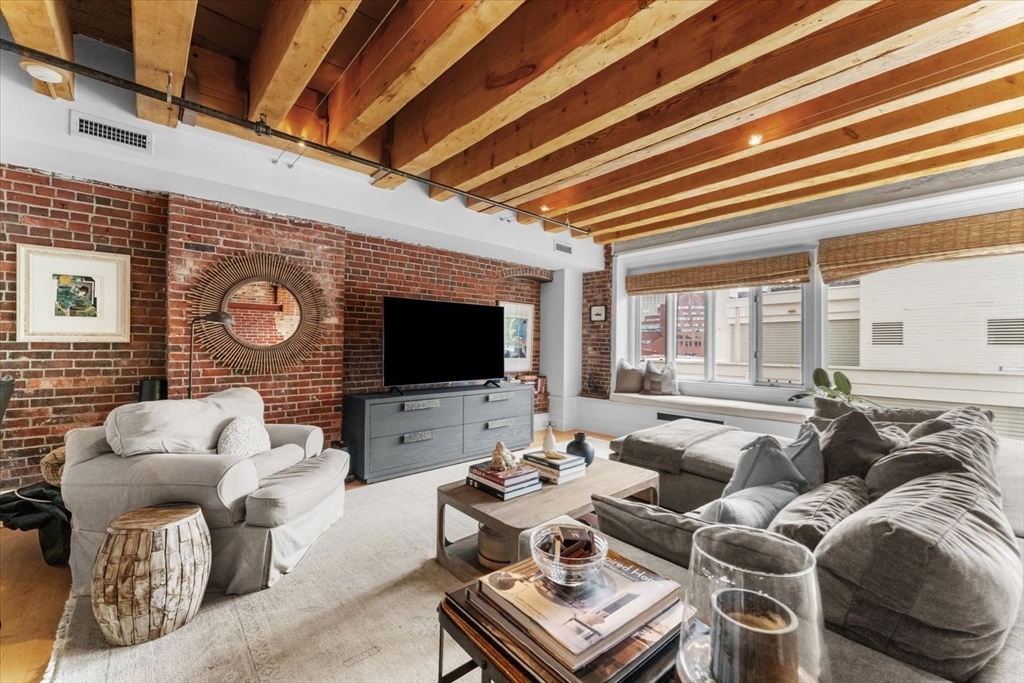 36 Commercial Wharf, Boston, Massachusetts, 2 Bedrooms Bedrooms, 4 Rooms Rooms,1.5 BathroomsBathrooms,Residential,For Sale,Commercial Wharf,73528211