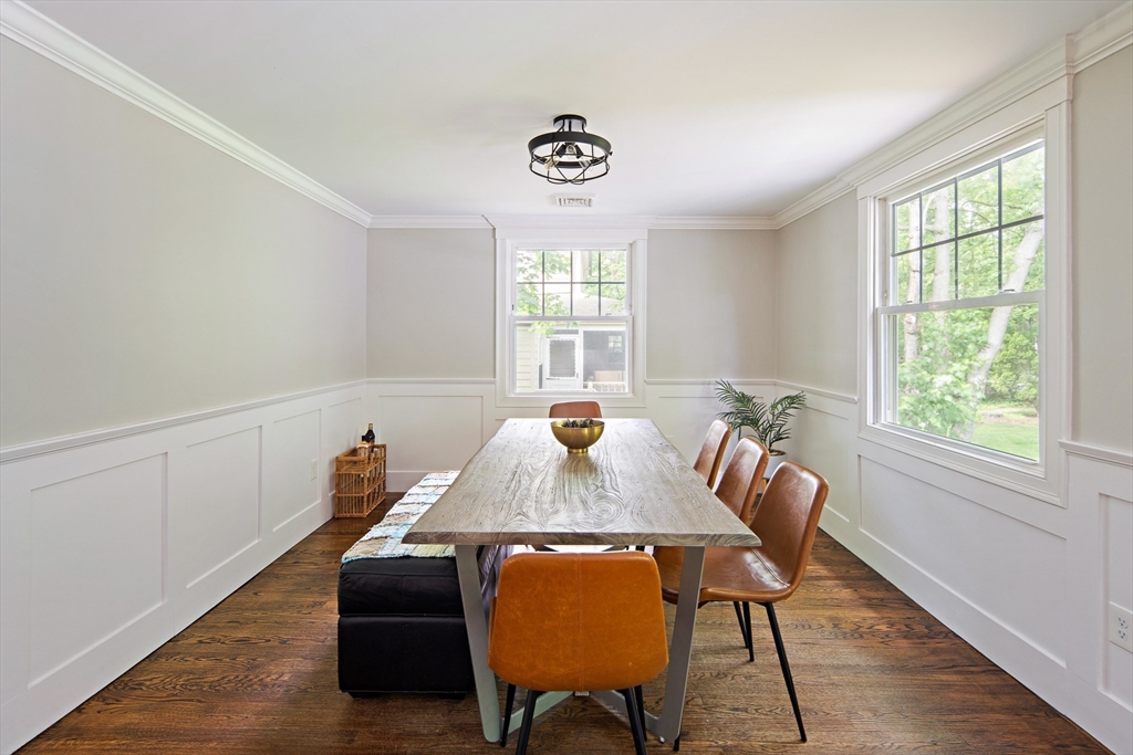 204 Dedham St, Newton, Massachusetts, 4 Bedrooms Bedrooms, 7 Rooms Rooms,3 BathroomsBathrooms,Residential Lease,For Rent,Dedham St,73527953