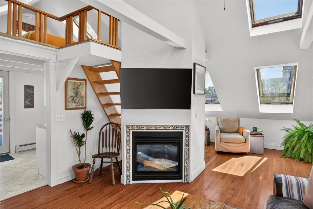 127 Bradford St, Provincetown, Massachusetts, 1 Bedroom Bedrooms, 4 Rooms Rooms,1 BathroomBathrooms,Residential,For Sale,Bradford St,73527989