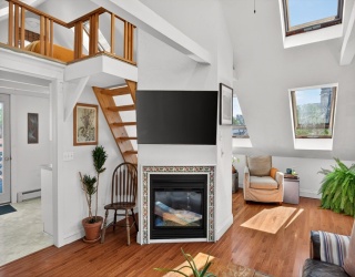 127 Bradford St, Provincetown, Massachusetts, 1 Bedroom Bedrooms, 4 Rooms Rooms,1 BathroomBathrooms,Residential,For Sale,Bradford St,73527989