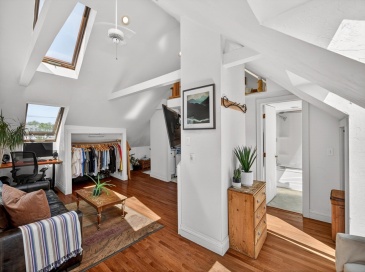 127 Bradford St, Provincetown, Massachusetts, 1 Bedroom Bedrooms, 4 Rooms Rooms,1 BathroomBathrooms,Residential,For Sale,Bradford St,73527989