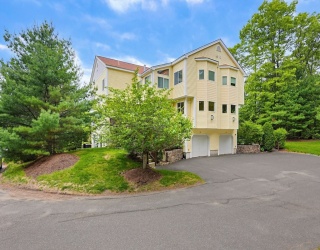 387 America Blvd, Ashland, Massachusetts, 2 Bedrooms Bedrooms, 7 Rooms Rooms,2.5 BathroomsBathrooms,Residential,For Sale,America Blvd,73527972