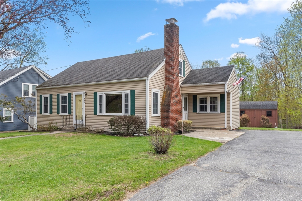 557 Main St, West Newbury, Massachusetts, 3 Bedrooms Bedrooms, 7 Rooms Rooms,1.5 BathroomsBathrooms,Residential,For Sale,Main St,73528239