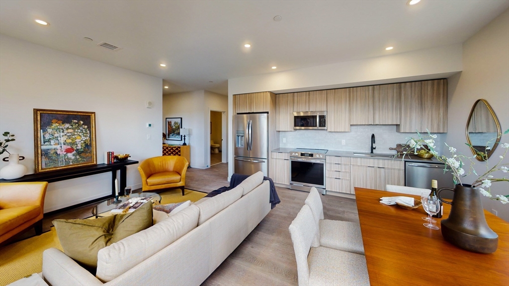 75 Willow Ct, Boston, Massachusetts, 2 Bedrooms Bedrooms, 5 Rooms Rooms,2 BathroomsBathrooms,Residential Lease,For Rent,Willow Ct,73528246