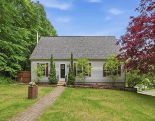 23 Oakmont Street, Webster, Massachusetts, 4 Bedrooms Bedrooms, 8 Rooms Rooms,3.5 BathroomsBathrooms,Residential,For Sale,Oakmont Street,73528254