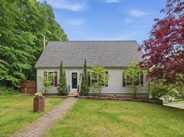 23 Oakmont Street, Webster, Massachusetts, 4 Bedrooms Bedrooms, 8 Rooms Rooms,3.5 BathroomsBathrooms,Residential,For Sale,Oakmont Street,73528254