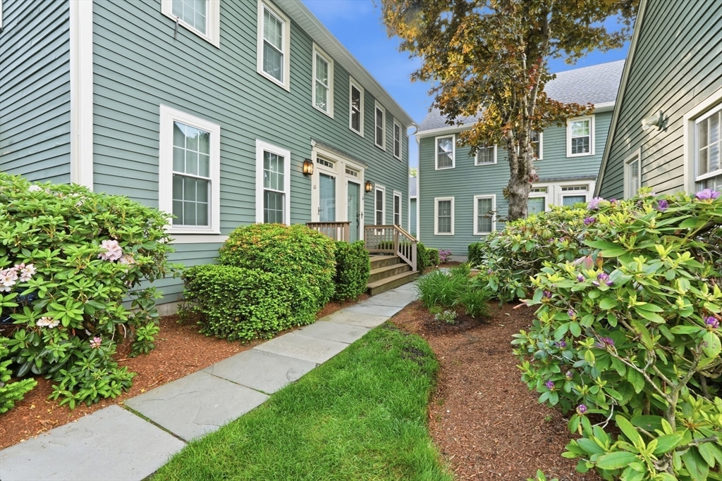 63 Brookdale Cir, Shrewsbury, Massachusetts, 2 Bedrooms Bedrooms, 6 Rooms Rooms,2.5 BathroomsBathrooms,Residential,For Sale,Brookdale Cir,73528016