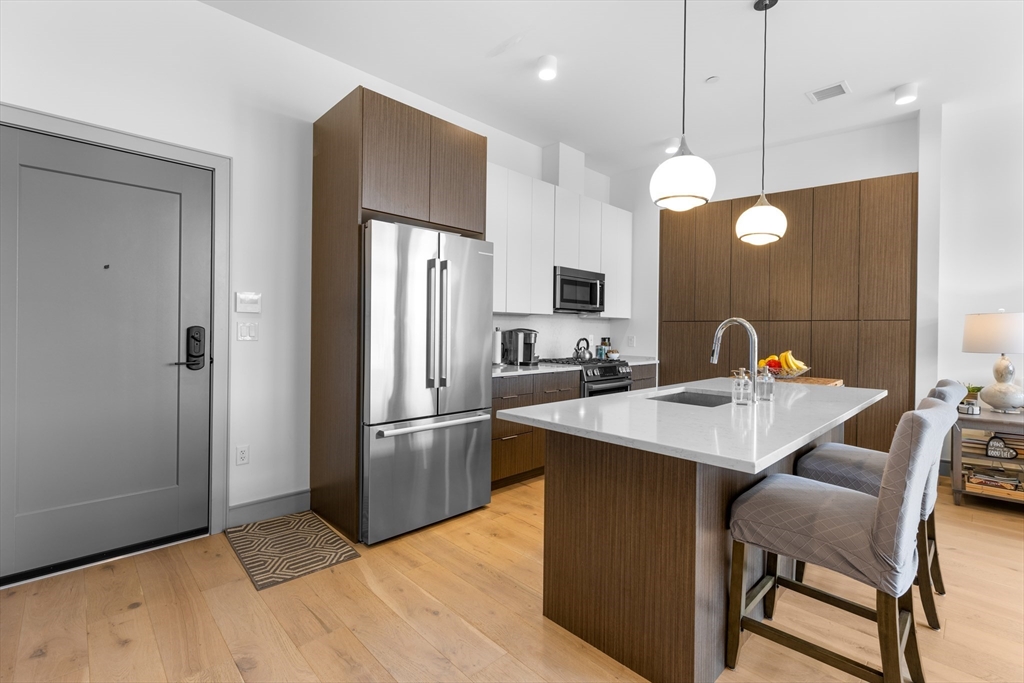 101 N Beacon St, Watertown, Massachusetts, 3 Bedrooms Bedrooms, 5 Rooms Rooms,2 BathroomsBathrooms,Residential Lease,For Rent,N Beacon St,73528037