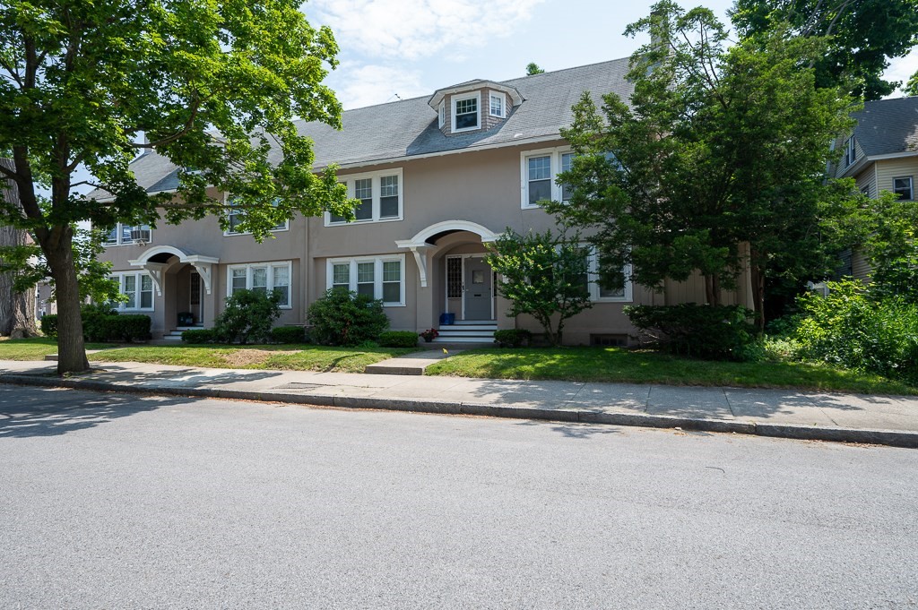 14-16 Dean St, Worcester, Massachusetts, 8 Bedrooms Bedrooms, 20 Rooms Rooms,8 BathroomsBathrooms,Residential Income,For Sale,Dean St,73528051