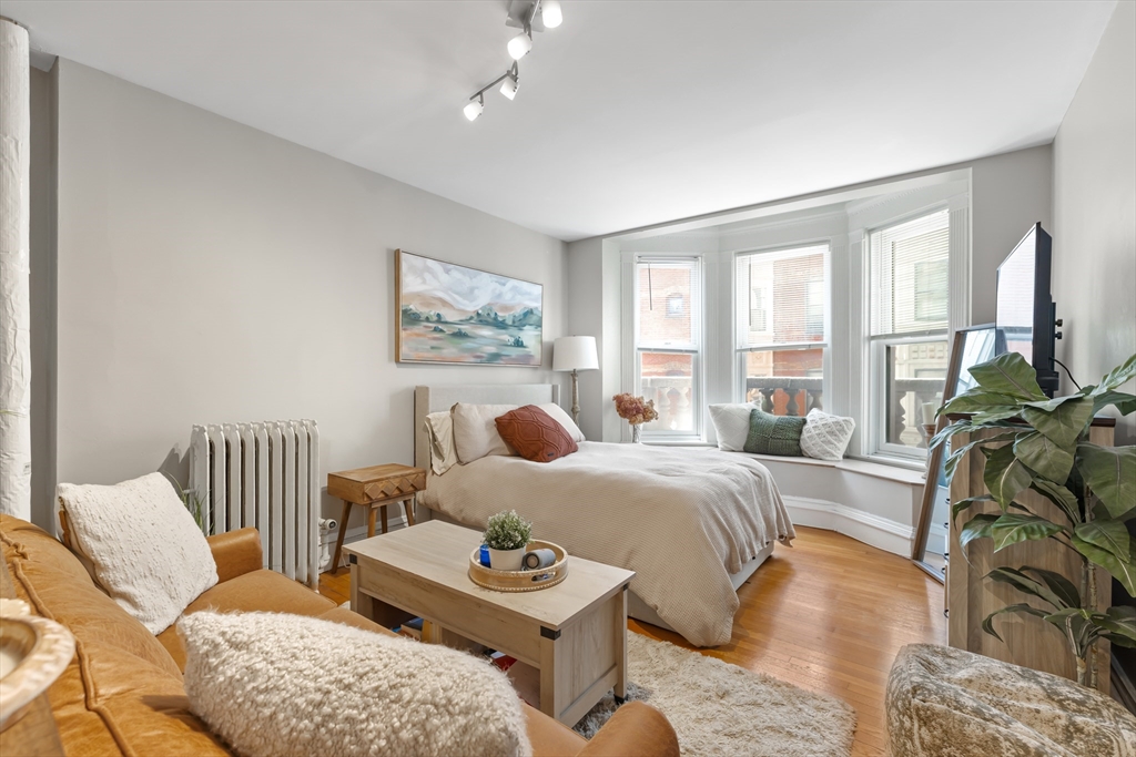 8 Garrison Street, Boston, Massachusetts, 2 Rooms Rooms,1 BathroomBathrooms,Residential,For Sale,Garrison Street,73528071