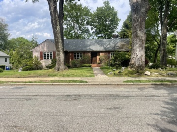150 Gordon Rd, Newton, Massachusetts, 4 Bedrooms Bedrooms, 9 Rooms Rooms,3.5 BathroomsBathrooms,Residential Lease,For Rent,Gordon Rd,73528075