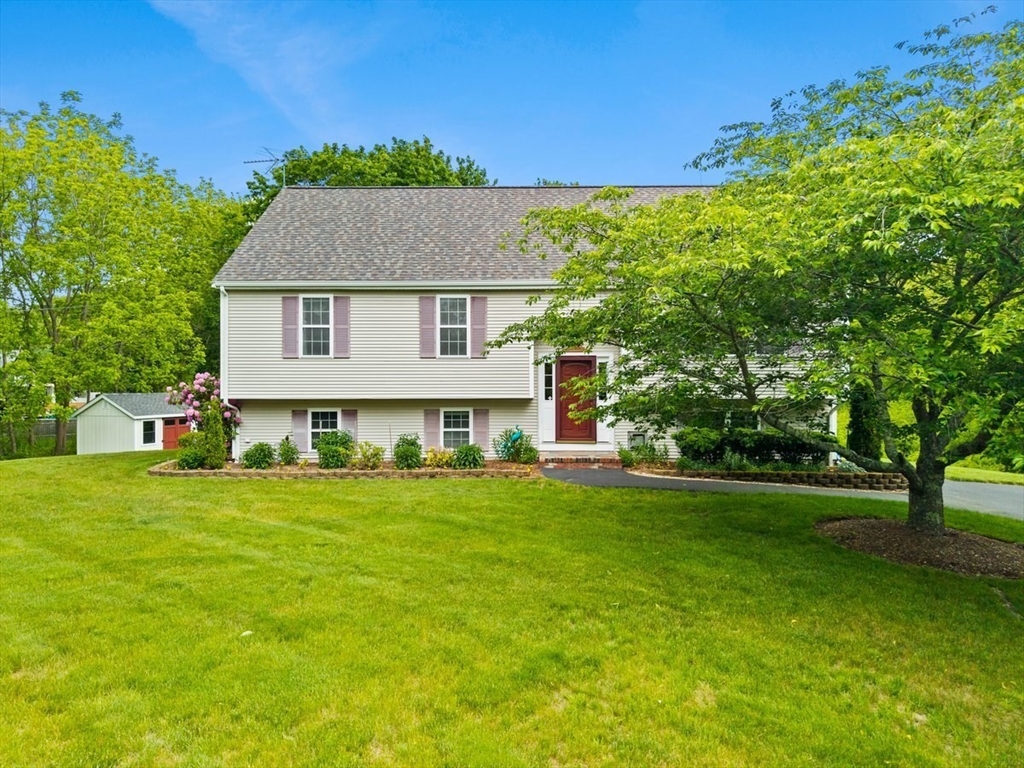 474 Crescent St, East Bridgewater, Massachusetts, 3 Bedrooms Bedrooms, 6 Rooms Rooms,2 BathroomsBathrooms,Residential,For Sale,Crescent St,73528097