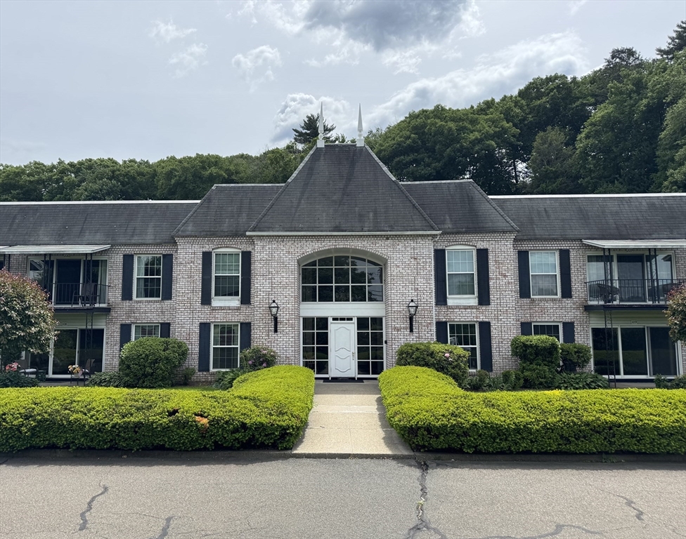 324 Russell Road, Westfield, Massachusetts, 2 Bedrooms Bedrooms, 4 Rooms Rooms,1 BathroomBathrooms,Residential,For Sale,Russell Road,73527833