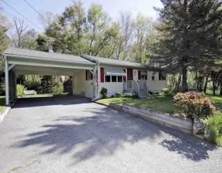 54 Holly Lane, Westport, Massachusetts, 3 Bedrooms Bedrooms, 5 Rooms Rooms,1 BathroomBathrooms,Residential,For Sale,Holly Lane,73528111