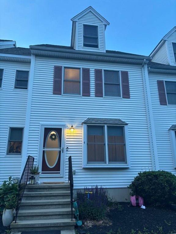 955 Pleasant St, Weymouth, Massachusetts, 3 Bedrooms Bedrooms, 4 Rooms Rooms,1.5 BathroomsBathrooms,Residential Lease,For Rent,Pleasant St,73528143